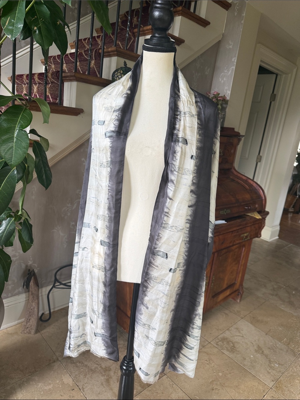 CHICOS ladies black and white tie-dye design 100% silk scarf NWOT - Picture 5 of 10